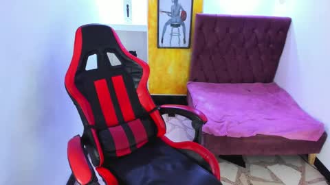 Z O E online show from November 2025 08:42:02 PM