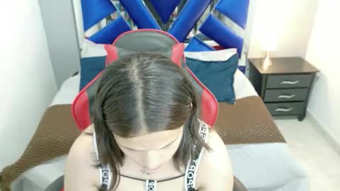 Snapshot of zoe_green01 chatting on April 2026 02:43:01 PM zoe online show from April 2026 02:43:01 PM