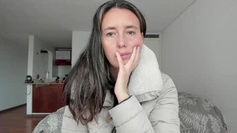 Snapshot of zoe_jeane_beker chatting on April 2026 09:53:02 PM ZOE online show from April 2026 09:53:02 PM