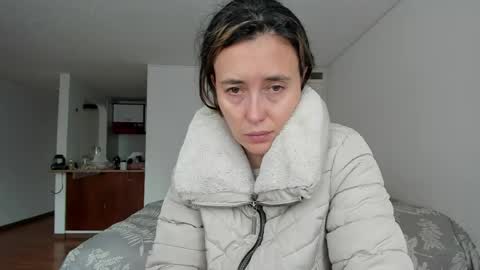 Snapshot of zoe_jeane_beker chatting on April 2026 09:10:02 PM ZOE online show from April 2026 09:10:02 PM