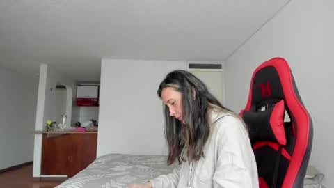 Snapshot of zoe_jeane_beker chatting on April 2026 10:36:02 PM ZOE online show from April 2026 10:36:02 PM