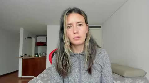 Snapshot of zoe_jeane_beker chatting on May 2026 07:52:02 PM ZOE online show from May 2026 07:52:02 PM
