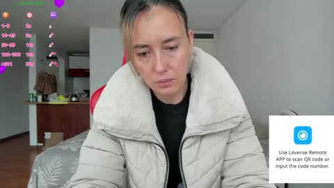 Snapshot of zoe_jeane_beker chatting on June 2026 07:40:02 PM ZOE online show from June 2026 07:40:02 PM