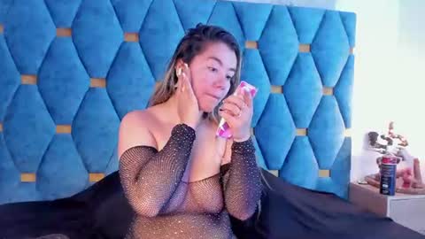 Snapshot of zoe_ll chatting on August 2026 11:31:02 AM SWEET ZOE online show from August 2026 11:31:02 AM