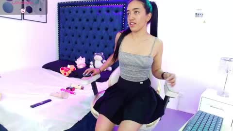 Snapshot of zoe_m00n chatting on May 2026 07:42:01 PM zoe online show from May 2026 07:42:01 PM