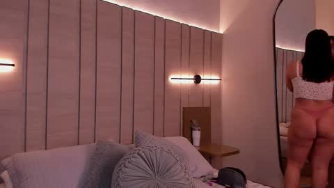 zoe_mhendez online show from January 2026 11:48:02 AM