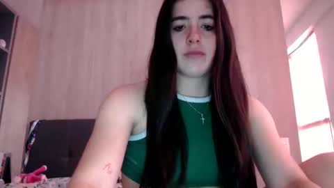 Snapshot of zoe_mill33r chatting on December 2024 08:44:01 PM Zoe online show from December 2024 08:44:01 PM