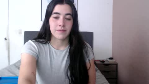 Snapshot of zoe_mill33r chatting on December 2024 08:43:01 PM Zoe online show from December 2024 08:43:01 PM