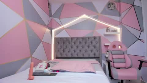   online show from April 2026 07:07:02 PM