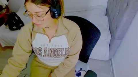 Snapshot of zoe_sexy69 chatting on September 2025 06:42:01 PM ZOE online show from September 2025 06:42:01 PM
