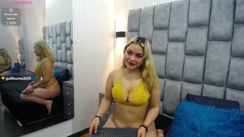 Snapshot of zoe_silver1 chatting on October 2025 12:16:02 PM Zoe online show from October 2025 12:16:02 PM