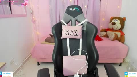 zoe_sullivan_ online show from November 2025 09:42:02 AM