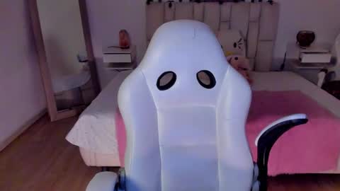 Zoe online show from November 2025 11:36:02 PM