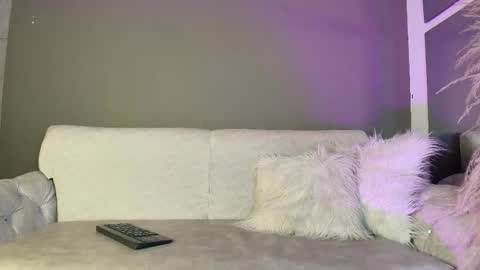 Snapshot of zoee_8 chatting on May 2026 07:10:02 PM ZOE online show from May 2026 07:10:02 PM