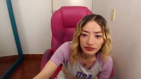 Snapshot of zoee_joness chatting on July 2026 01:56:01 AM zoe online show from July 2026 01:56:01 AM