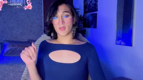 Snapshot of zoee_kiss_ chatting on May 2026 04:10:01 AM ZOE online show from May 2026 04:10:01 AM
