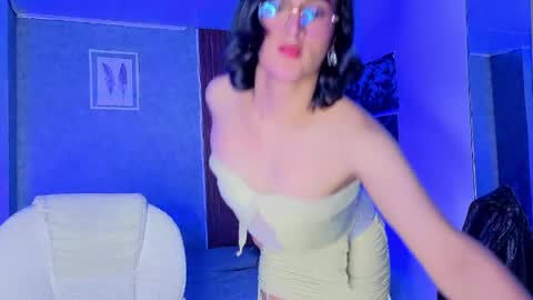 Snapshot of zoee_kiss_ chatting on May 2026 06:10:02 AM ZOE online show from May 2026 06:10:02 AM