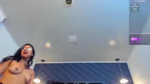 Zoe 3 online show from October 2025 05:41:02 PM