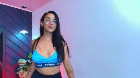 Snapshot of zoee_martins_ chatting on April 2026 05:18:01 PM Zoe 3 online show from April 2026 05:18:01 PM