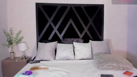 Snapshot of zoee_martins_ chatting on May 2026 05:42:02 PM Zoe 3 online show from May 2026 05:42:02 PM