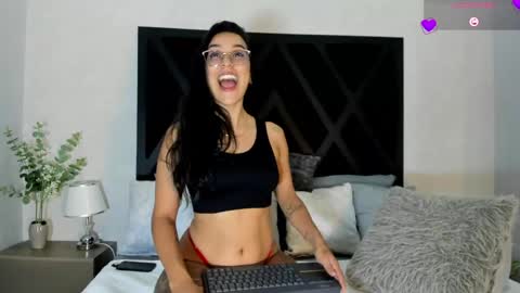Snapshot of zoee_martins_ chatting on June 2026 05:51:01 PM Zoe 3 online show from June 2026 05:51:01 PM