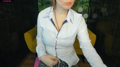 Snapshot of zoeeast chatting on January 2025 04:36:01 PM Zoe online show from January 2025 04:36:01 PM