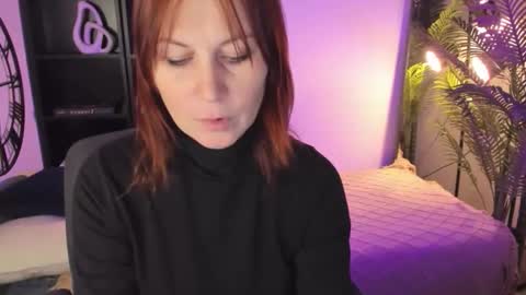 Snapshot of zoeeast chatting on October 2025 01:33:02 PM Zoe online show from October 2025 01:33:02 PM