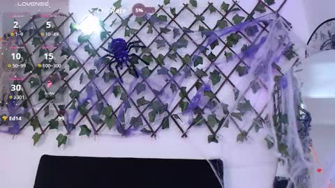 Laura  online show from October 2025 06:36:01 AM