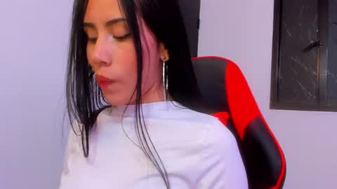 Laura  online show from July 2026 04:40:01 AM