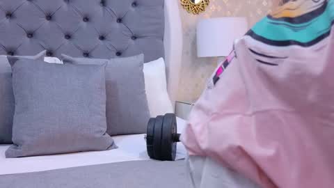 Zoe Krug online show from September 2025 12:07:02 PM