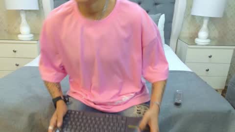 Zoe Krug online show from October 2025 11:54:01 AM