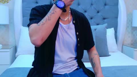 Zoe Krug online show from November 2025 12:07:02 PM