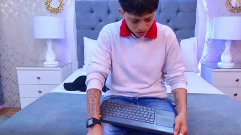 Zoe Krug online show from November 2025 11:35:01 AM