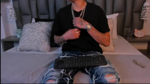 Zoe Krug online show from April 2026 12:19:02 PM