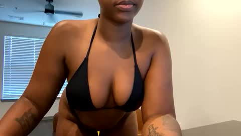 Snapshot of zoemovesme chatting on June 2026 08:47:02 PM Zoe online show from June 2026 08:47:02 PM