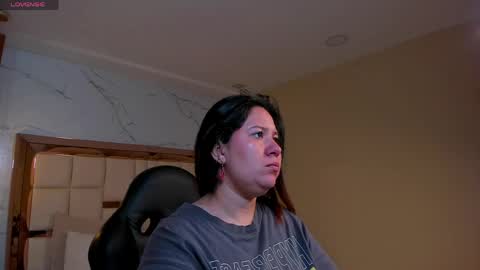 Snapshot of zoes_mile chatting on April 2026 11:36:02 AM Zoes online show from April 2026 11:36:02 AM