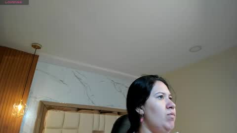 Snapshot of zoes_mile chatting on May 2026 11:40:01 AM Zoes online show from May 2026 11:40:01 AM