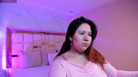 Snapshot of zoes_mile chatting on May 2026 11:48:02 AM Zoes online show from May 2026 11:48:02 AM