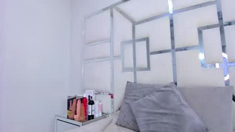 ZoeSwam online show from December 2025 12:11:02 PM