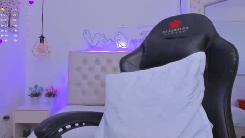 zoeth_ruiz online show from January 2025 03:55:02 PM