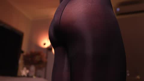 zoevidal_ online show from April 2026 12:07:01 PM