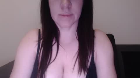 zoibee online show from November 2025 09:11:01 PM