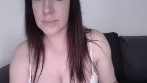 zoibee online show from July 2026 03:32:02 PM