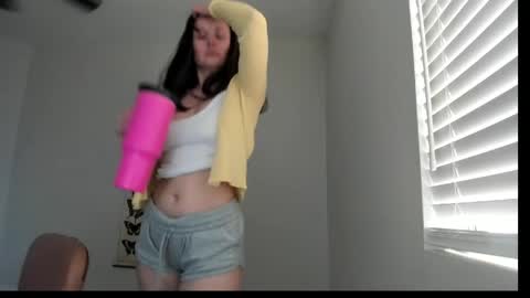 Snapshot of zoiebutterfly chatting on April 2026 09:37:01 PM Zoie online show from April 2026 09:37:01 PM