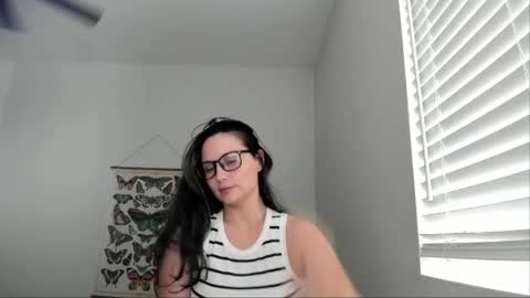 Snapshot of zoiebutterfly chatting on May 2026 07:45:02 PM Zoie online show from May 2026 07:45:02 PM
