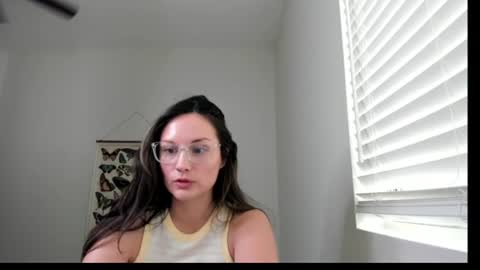 Snapshot of zoiebutterfly chatting on June 2026 09:35:01 PM Zoie online show from June 2026 09:35:01 PM