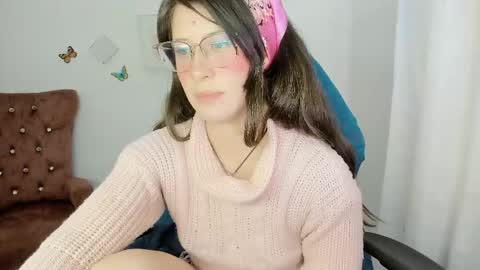 Snapshot of zooeybelair chatting on April 2026 04:23:02 PM Alicie online show from April 2026 04:23:02 PM