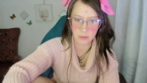 Snapshot of zooeybelair chatting on May 2026 04:51:01 AM Alicie online show from May 2026 04:51:01 AM