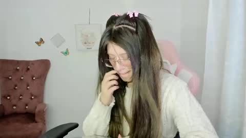 Snapshot of zooeybelair chatting on May 2026 04:50:01 AM Alicie online show from May 2026 04:50:01 AM