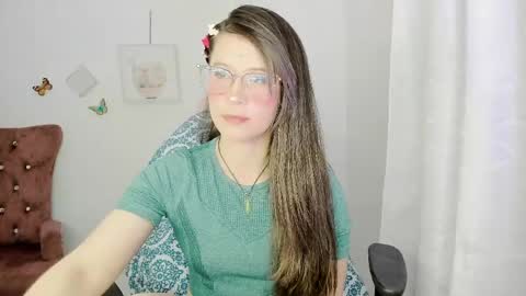 Snapshot of zooeybelair chatting on May 2026 03:59:02 AM Alicie online show from May 2026 03:59:02 AM